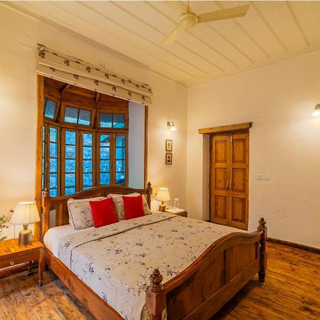 Stayvista At Paris Villa With Pvt Pool & Valley View Kasauli Exteriér fotografie
