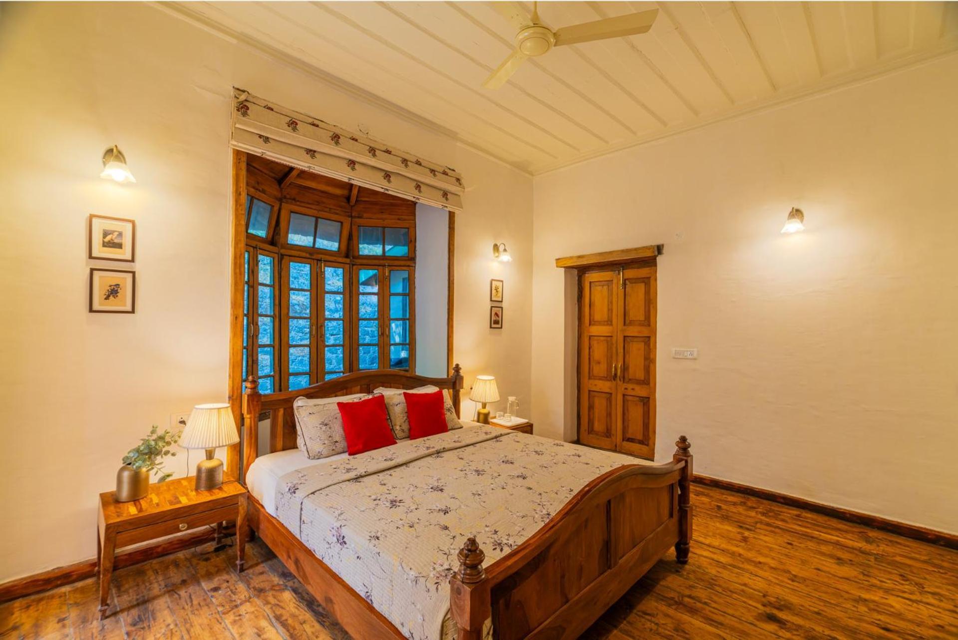 Stayvista At Paris Villa With Pvt Pool & Valley View Kasauli Exteriér fotografie