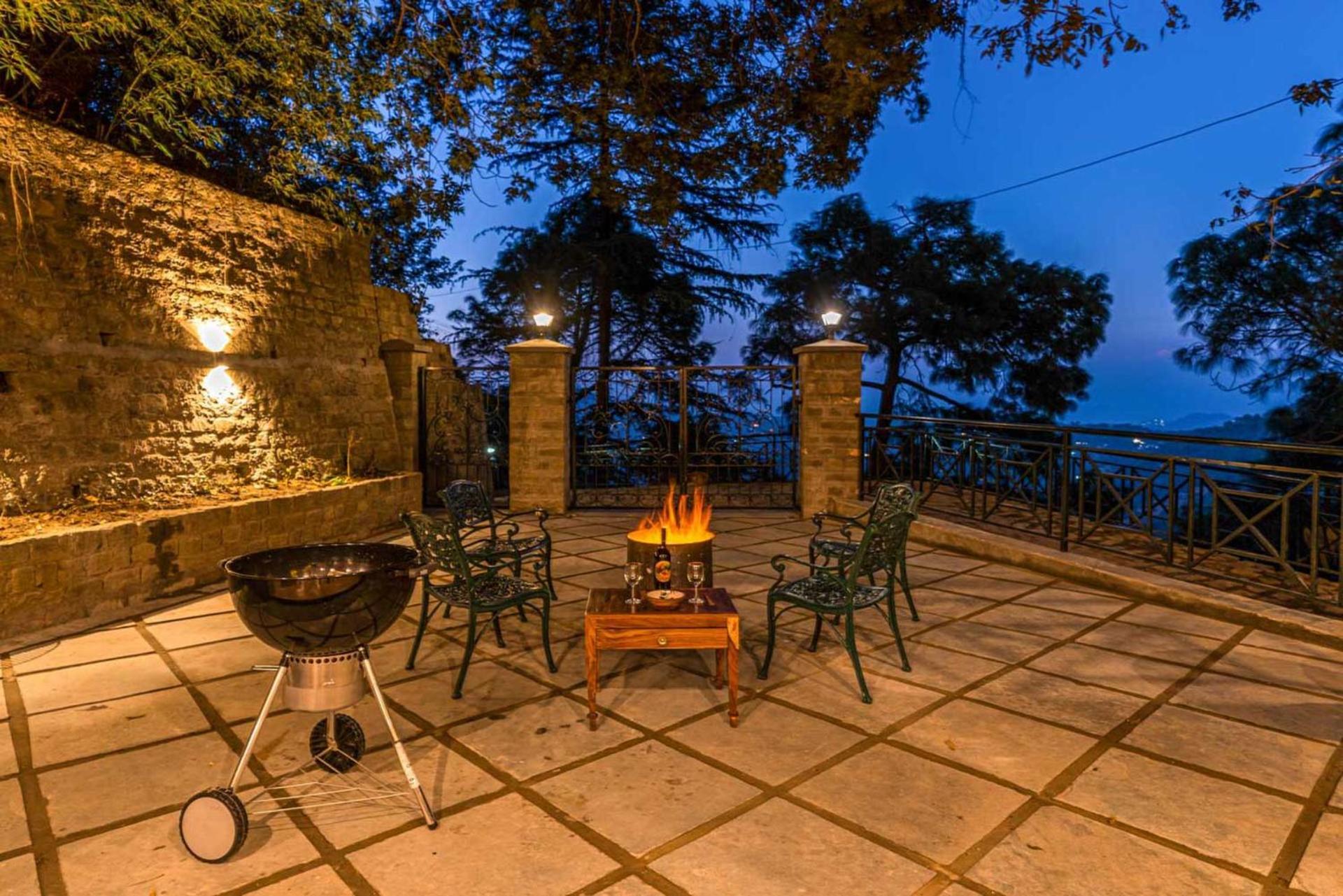 Stayvista At Paris Villa With Pvt Pool & Valley View Kasauli Exteriér fotografie