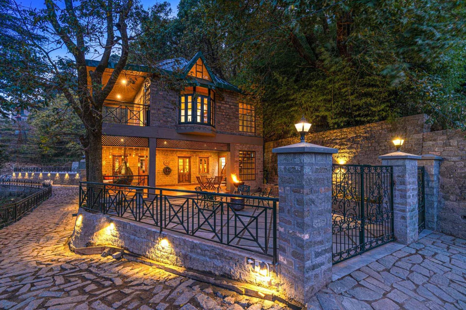 Stayvista At Paris Villa With Pvt Pool & Valley View Kasauli Exteriér fotografie